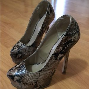 Sexy brown/black pump heels